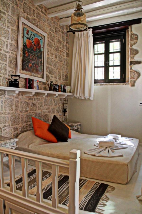 Muse Mese Villa Chalki Town Exterior photo